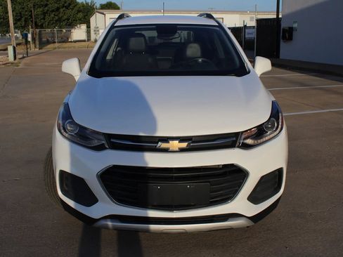 Used 2020 Chevrolet Trax LT w/ LT Convenience Package FWD image 2