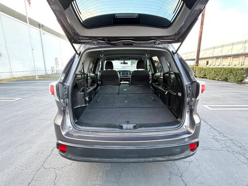 Used 2014 Toyota Highlander LE FWD image 16