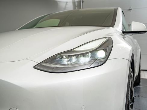 Used 2022 Tesla Model Y Performance AWD/4WD image 13