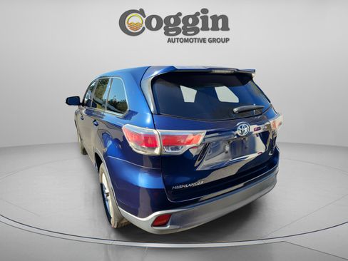Used 2016 Toyota Highlander LE image 3