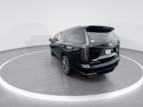 Used 2025 Cadillac Escalade ESV Sport AWD/4WD image 6