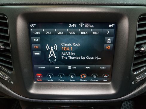 Used 2019 Jeep Compass Trailhawk w/ Cold Weather Group image 16