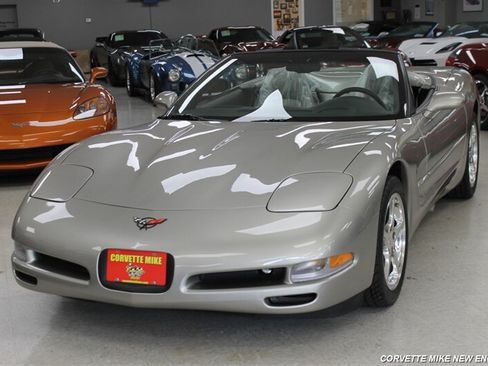Used 2000 Chevrolet Corvette Convertible w/ Performance Handling Pkg RWD image 19