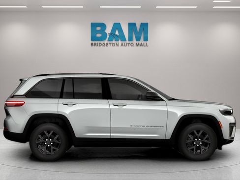 New 2026 Jeep Grand Cherokee Altitude AWD/4WD image 3