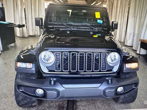 Used 2024 Jeep Gladiator Sport AWD/4WD image 5