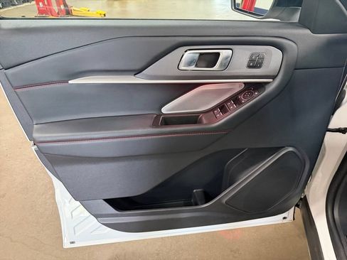 Used 2025 Ford Explorer ST AWD/4WD image 29