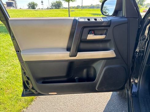 Used 2019 Toyota 4Runner SR5 AWD/4WD image 24