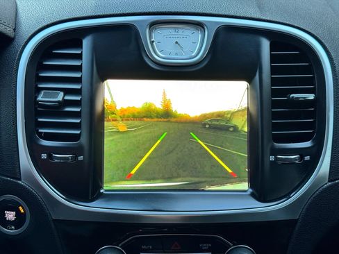 Used 2018 Chrysler 300 Limited RWD image 27