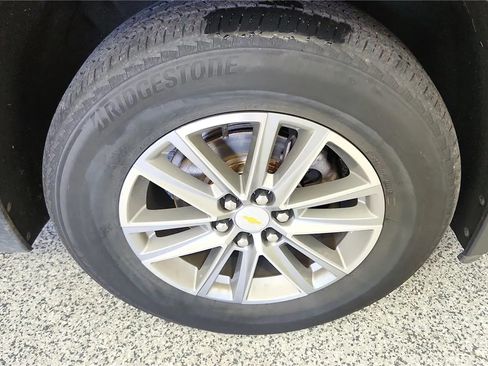 Used 2023 Chevrolet Traverse LT FWD image 13
