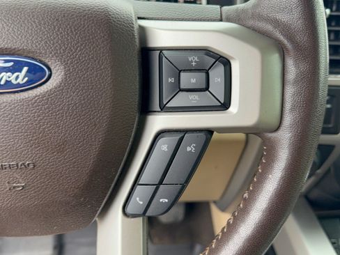 Used 2019 Ford F150 Lariat RWD image 19