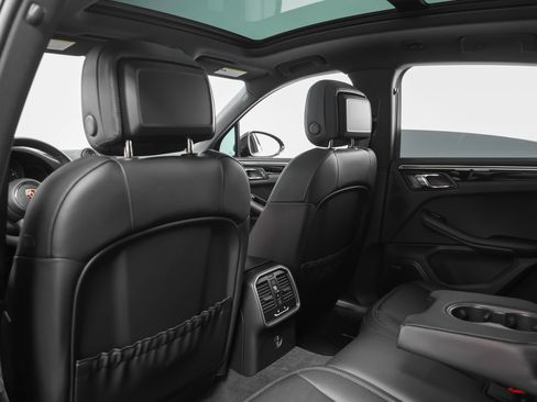 Certified 2024 Porsche Macan AWD/4WD image 41