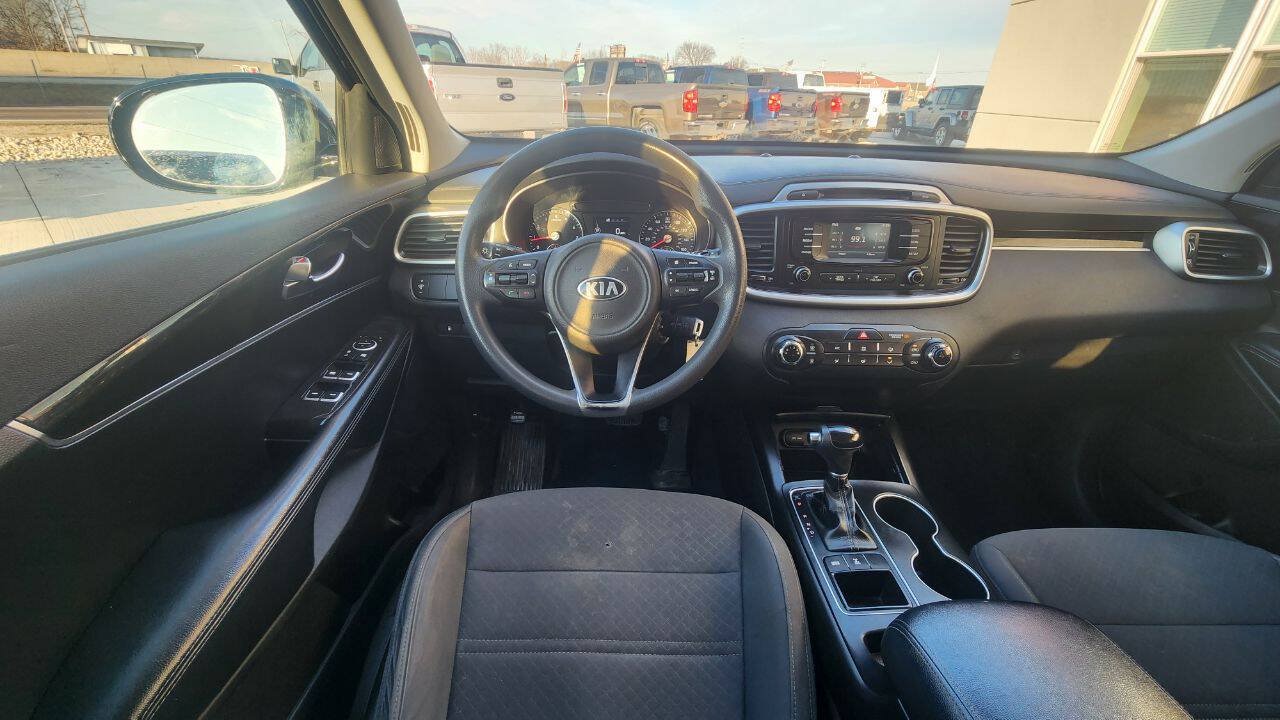 Used 2017 Kia Sorento AWD image 9