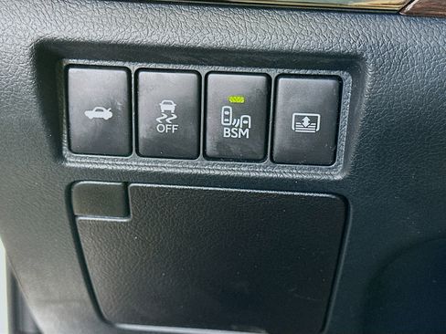 Used 2015 Toyota Avalon Limited w/ Technology Package image 17