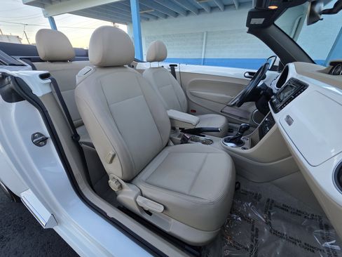 Used 2013 Volkswagen Beetle TDI image 17