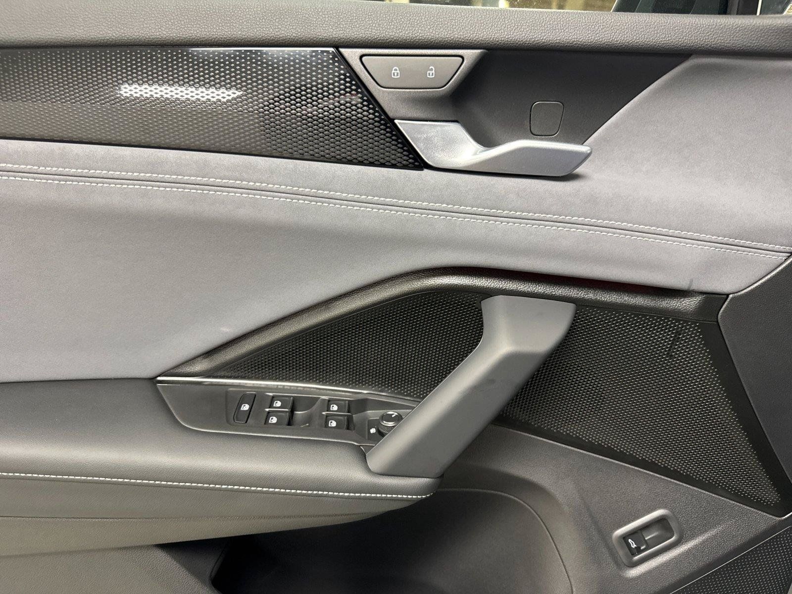 New 2026 Volkswagen Tiguan SE AWD/4WD image 10