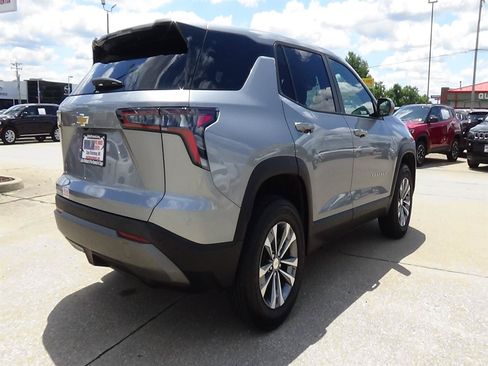 Used 2026 Chevrolet Equinox LT FWD image 6