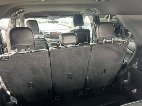 Used 2020 Ford Explorer XLT image 22