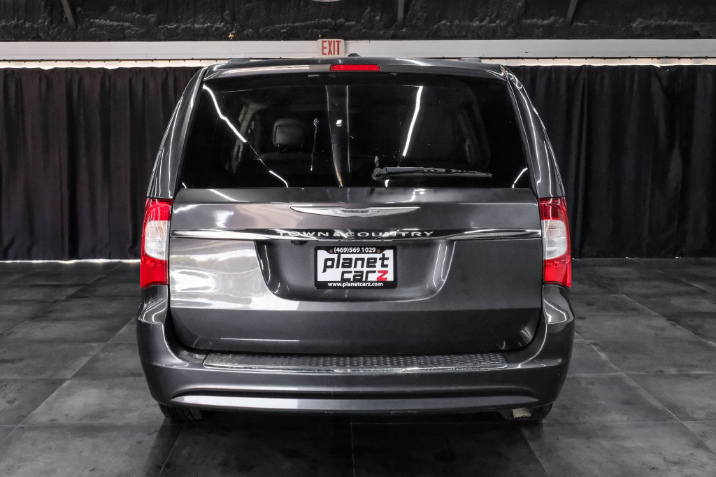 Used 2015 Chrysler Town & Country Touring w/ Driver Convenience Group FWD image 9