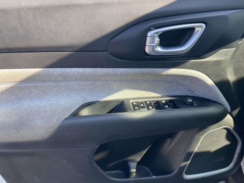 Used 2024 Jeep Compass Latitude image 14