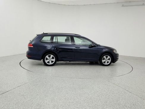 Used 2018 Volkswagen Golf SE image 4