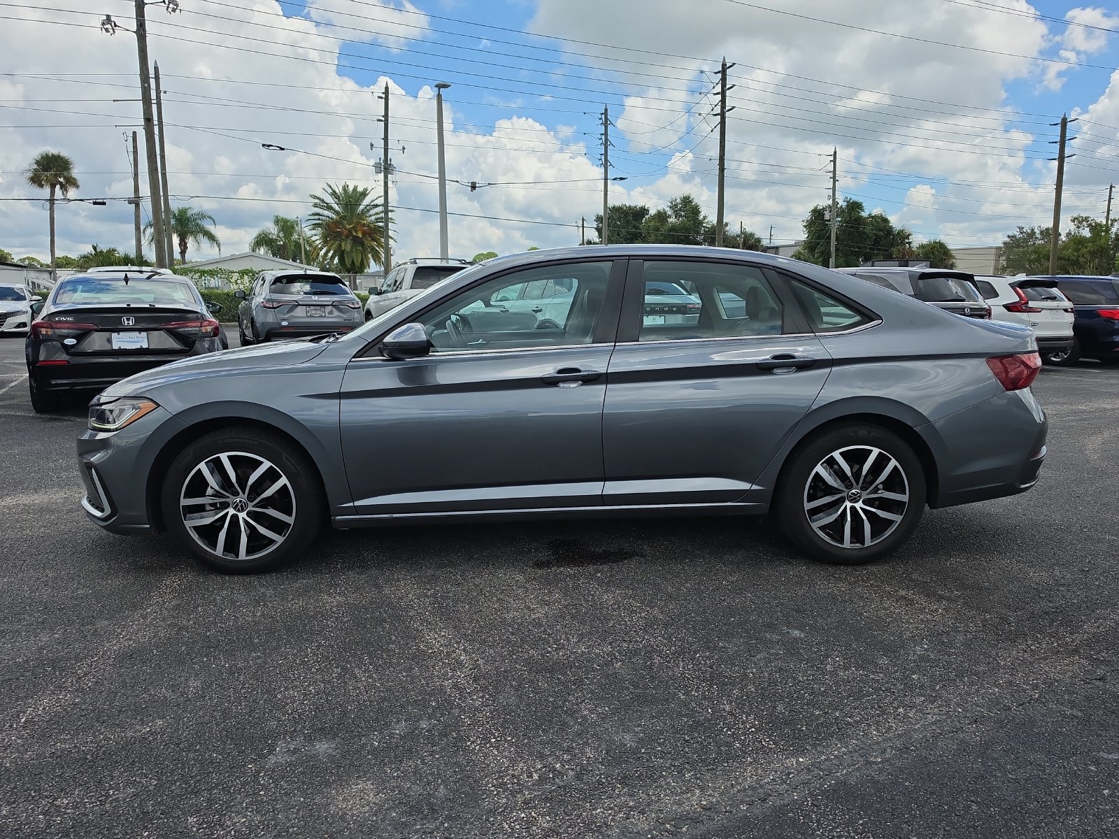 Used 2025 Volkswagen Jetta SE FWD image 6