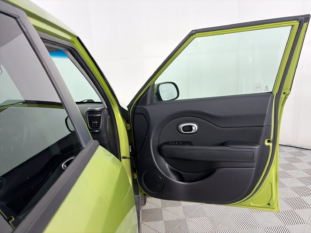 Used 2014 Kia Soul + FWD image 26