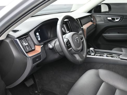 Used 2023 Volvo XC60 B5 Plus w/ Climate Package AWD/4WD image 10