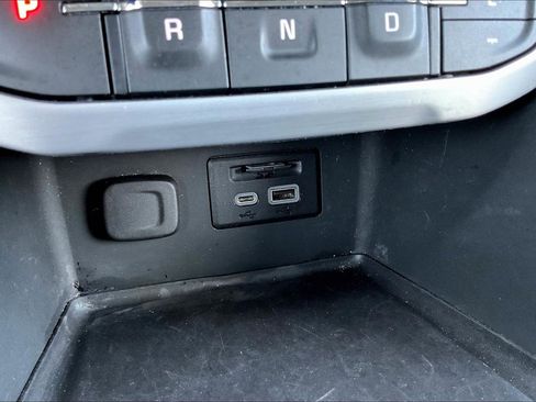 Used 2023 GMC Acadia SLT image 33