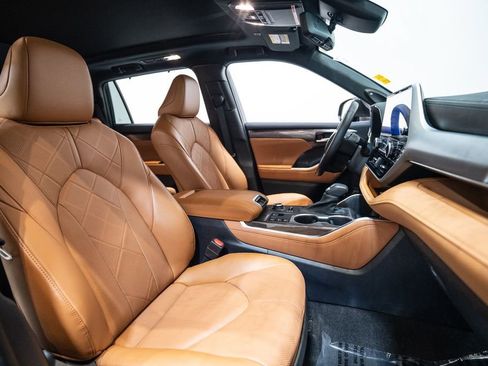 Used 2023 Toyota Highlander Platinum image 15