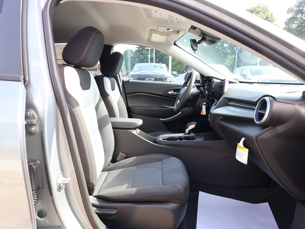 New 2026 Chevrolet Trax LS w/ LS Convenience Package FWD image 29
