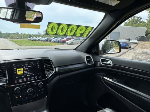Used 2019 Jeep Grand Cherokee Altitude AWD/4WD image 17