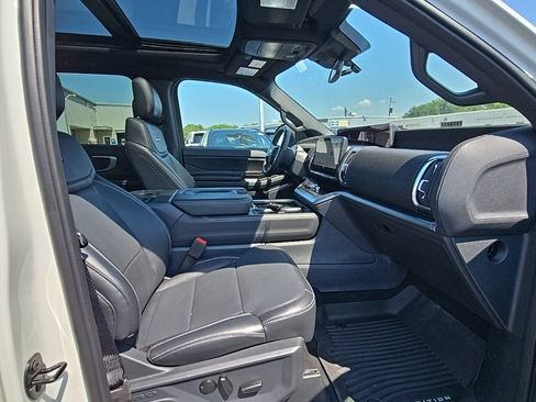 Used 2025 Ford Expedition Platinum w/ Stealth Appearance Package AWD/4WD image 51