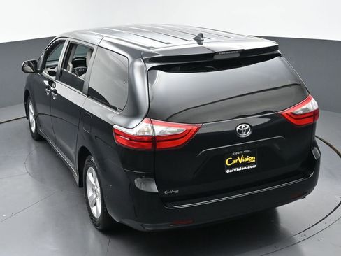 Used 2020 Toyota Sienna L FWD image 36