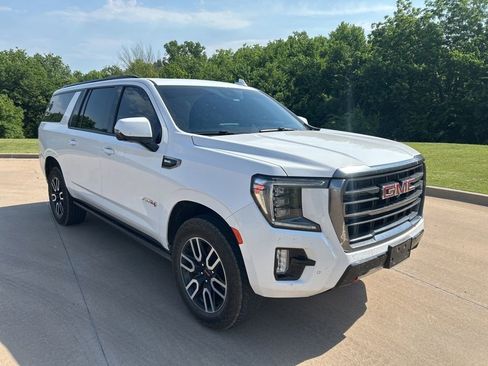 Used 2023 GMC Yukon XL AT4 w/ AT4 Premium Package AWD/4WD image 5