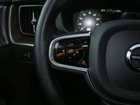 Used 2019 Volvo XC60 T8 Inscription w/ Advanced Package image 19