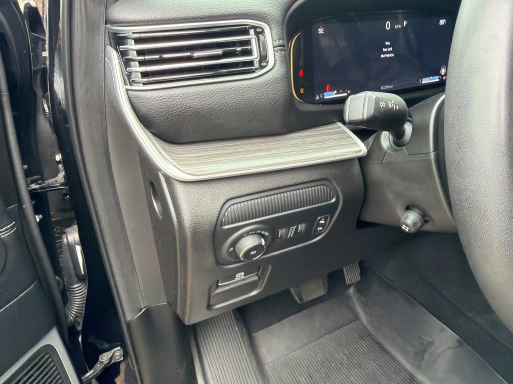 Used 2024 Jeep Wagoneer L Series II w/ Flexible Seating Group AWD/4WD image 27