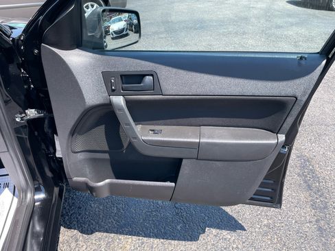 Used 2010 Ford Focus SE image 26