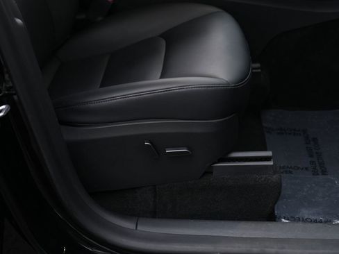 Used 2023 Tesla Model Y Long Range image 33