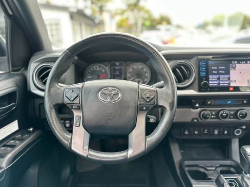 Used 2017 Toyota Tacoma TRD Off-Road RWD image 40
