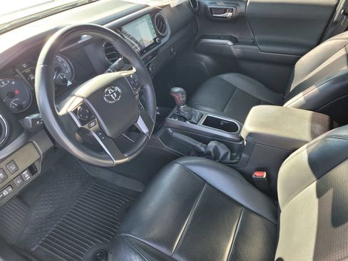 Used 2022 Toyota Tacoma TRD Off-Road w/ TRD Premium Off Road Package AWD/4WD image 9