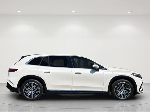 Used 2023 Mercedes-Benz EQS 580 4MATIC SUV image 6