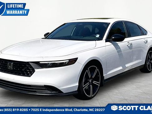 Used 2025 Honda Accord Sport image 3