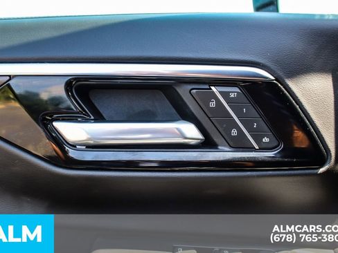 Used 2025 Chevrolet Suburban Z71 AWD/4WD image 41