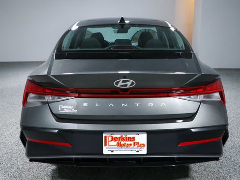 Used 2024 Hyundai Elantra SEL w/ Convenience Package FWD image 8