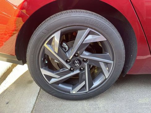 Used 2025 Hyundai Elantra Sport FWD image 5