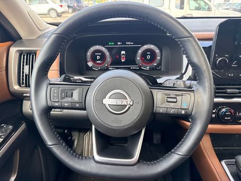Used 2025 Nissan Pathfinder Platinum AWD/4WD image 14