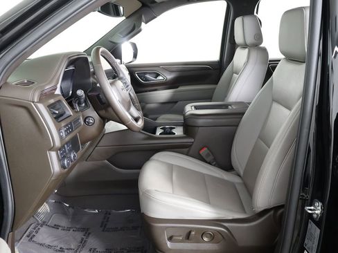 Used 2024 Chevrolet Tahoe Z71 w/ Luxury Package AWD/4WD image 32