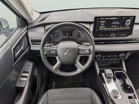 Used 2025 Mitsubishi Outlander SE FWD image 15