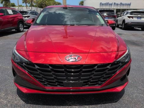 Used 2021 Hyundai Elantra Limited w/ Cargo Package FWD image 9