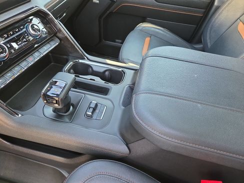 Used 2024 GMC Sierra 1500 AT4 w/ Technology Package AWD/4WD image 10